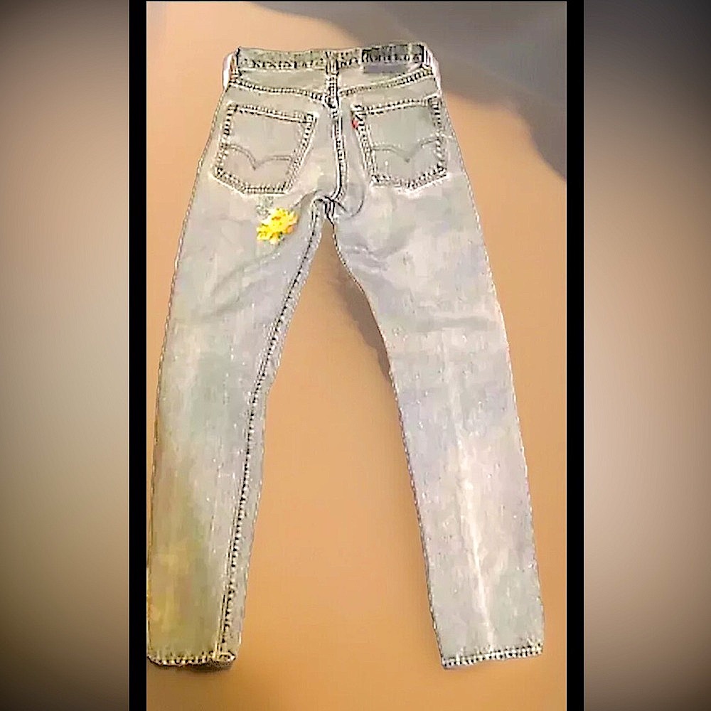 👖LEVI’S👖VTG 505 RED TAG EMBROIDERED BUM FLOWER FRAYED WAIST JEANS EUC🌼